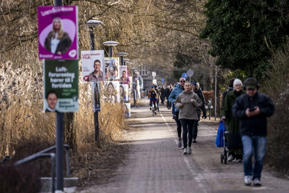 Otte døgn efter folketingsvalget 24. marts var fristen for at fjerne valgplakater i gadebilledet. (Arkivfoto).