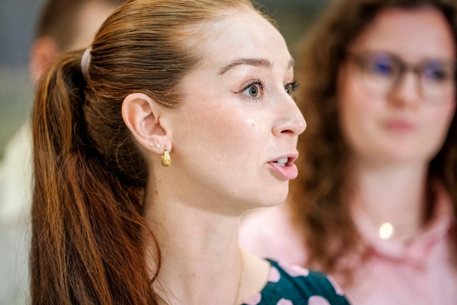 "Det er for at få pustet liv og tempo tilbage i omstillingen fra sort til grøn varme," siger klima-, energi- og forsyningsminister Samira Nawa (R) om nye tiltag for fjernvarmeudbygningen.