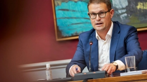 Minister om pause i treparten: "Der er forventeligt bump på vejen"