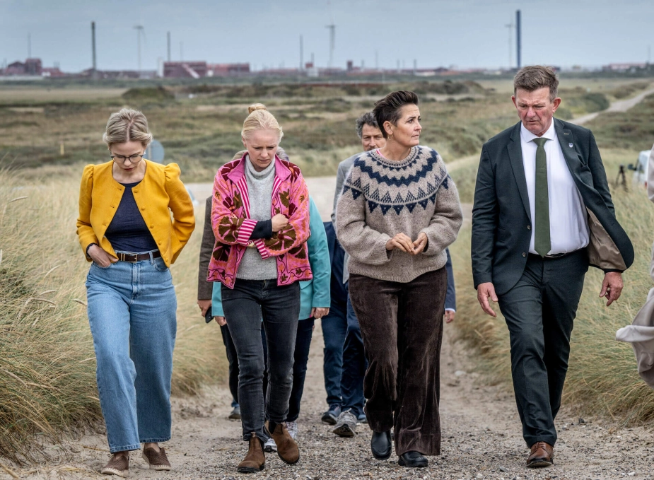 Hvad skal der ske efter lukningen af Cheminova? By-, land- og transportminister Signe Munk (SF) og økonomi- og indenrigsminister Pia Olsen Dyhr (SF) besøgte tidligere i september Cheminova sammen med borgmester i Lemvig Kommune, Jens Lønberg (K), for at diskutere netop det spørgsmål.