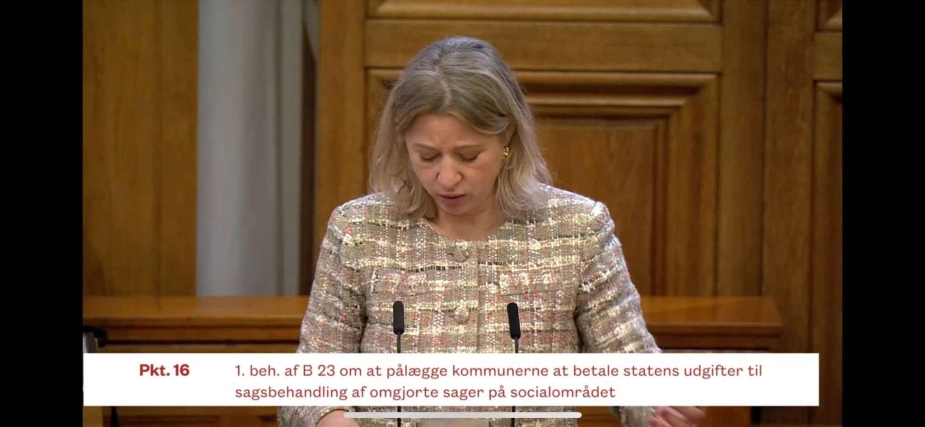"Forslaget tror jeg derimod kan skabe nye problematikker i forhold til den økonomiske incitamentsstruktur for lige netop Ankestyrelsen, hvor sagerne når der bliver klaget netop ender," sagde ministeren fra Folketingets talerstol.