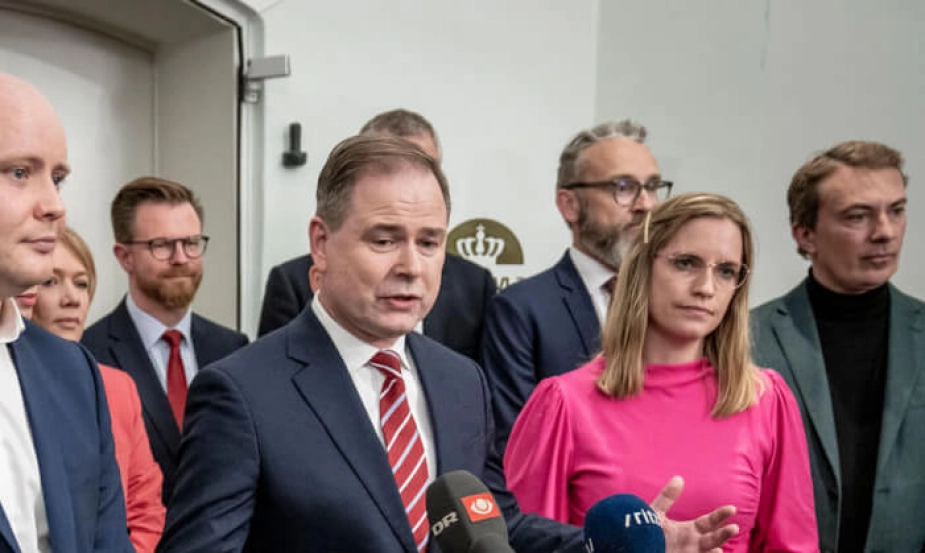 Finansministeren og økonomiministeren ved præsentationen af finanslovsaftalen for 2024.