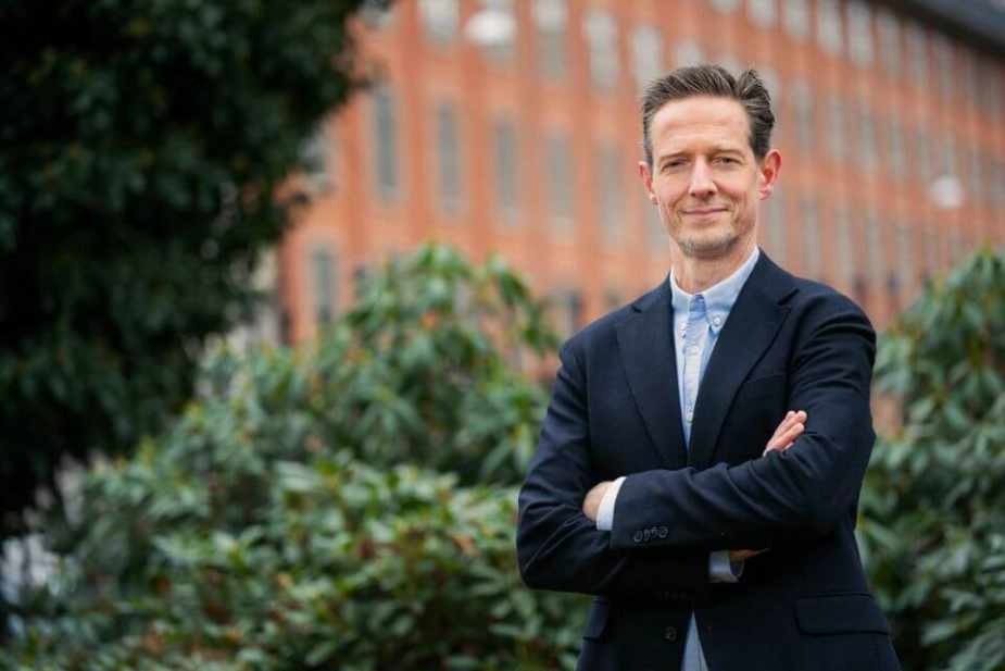 Direktør i Synergi, Claus Ekman, gør sig ingen illusioner om, at alle kommuner realistisk kan nå samme investeringsniveau som landets hovedstad. Men tallene og de negative indeklima-målinger er ifølge direktøren et varsel om, at kommunerne bør have bedre mulighed for at investere i deres bygningsmasse.