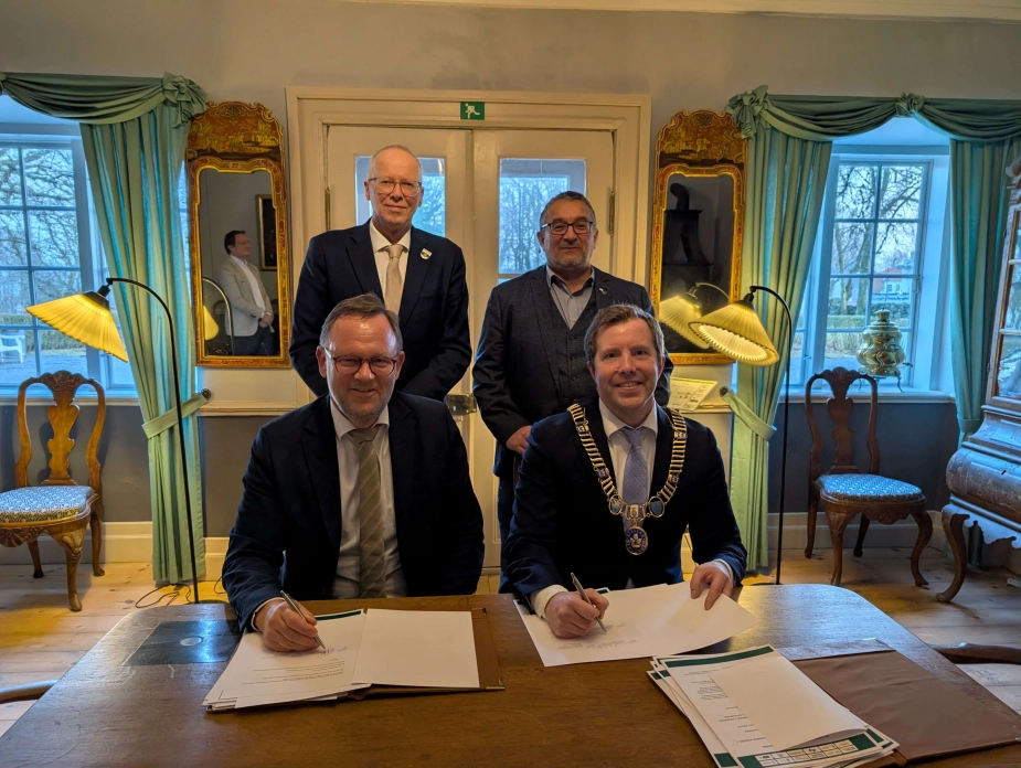 På initiativ fra Esbjerg Kommune har de fire 'energibyer' i Nordsø-regionen - Esbjerg, Stavanger, Aberdeen og Groningen - underskrevet en samarbejdsaftale i Stavanger i går.