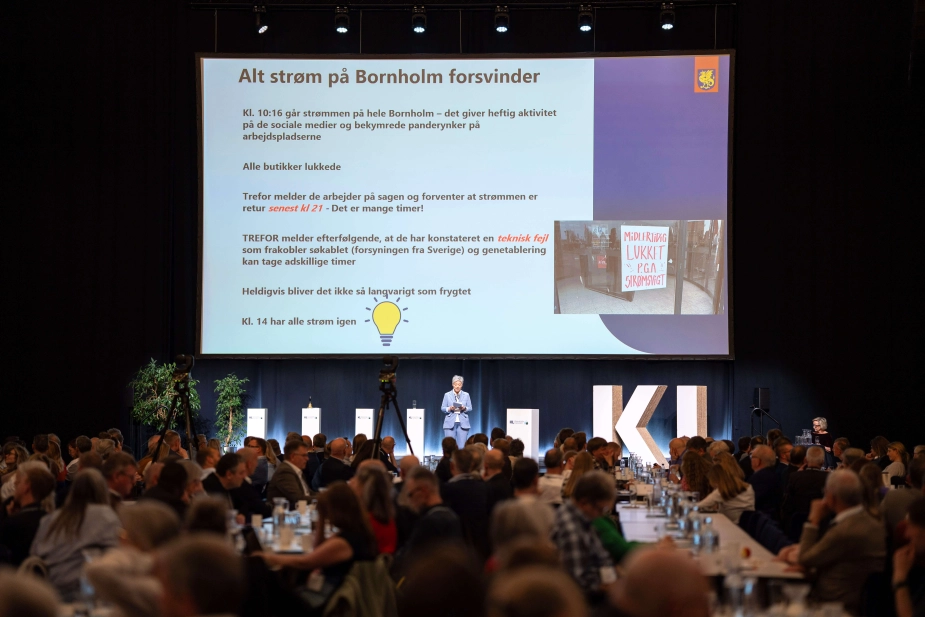 Ann Rubæk-Nielsen (S), forperson i Kultur- og Lokalsamfundsudvalget i Bornholm Regionskommune, delte gavmildt ud af Bornholms erfaringer fra det store strømnedbrud, der i januar lagde øen ned i timevis.
