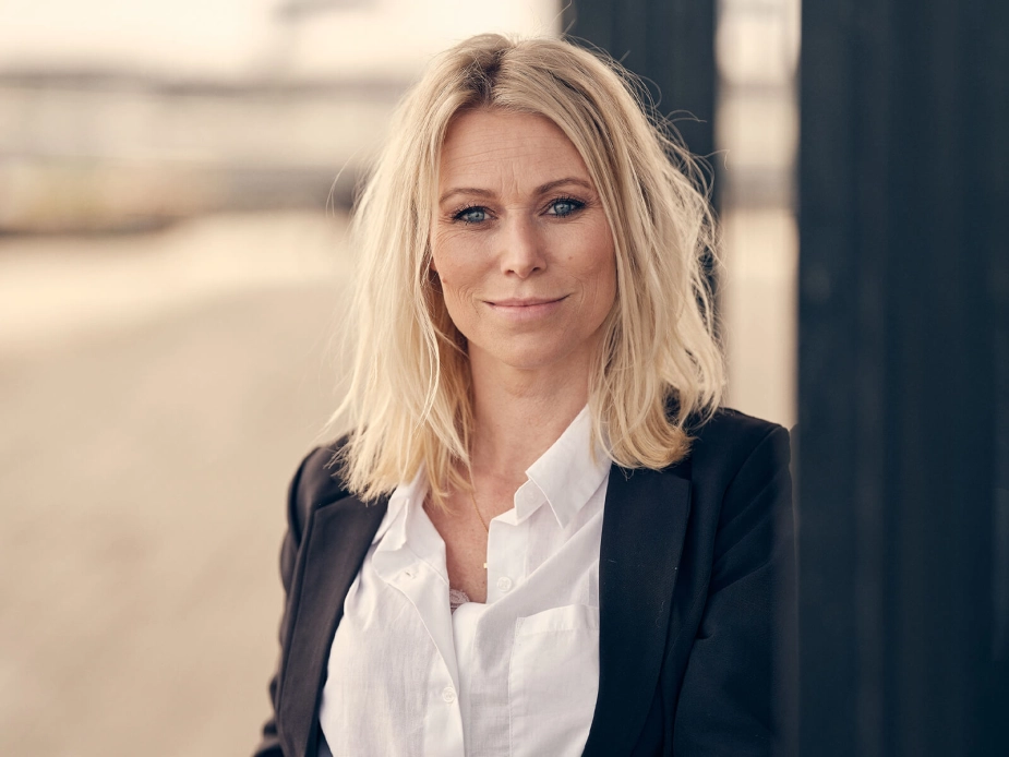 Anna Bjerre, formand for Frivilligrådet, understreger, at samarbejde mellem kommunerne og frivillige er afgørende for at hjælpe borgerne.