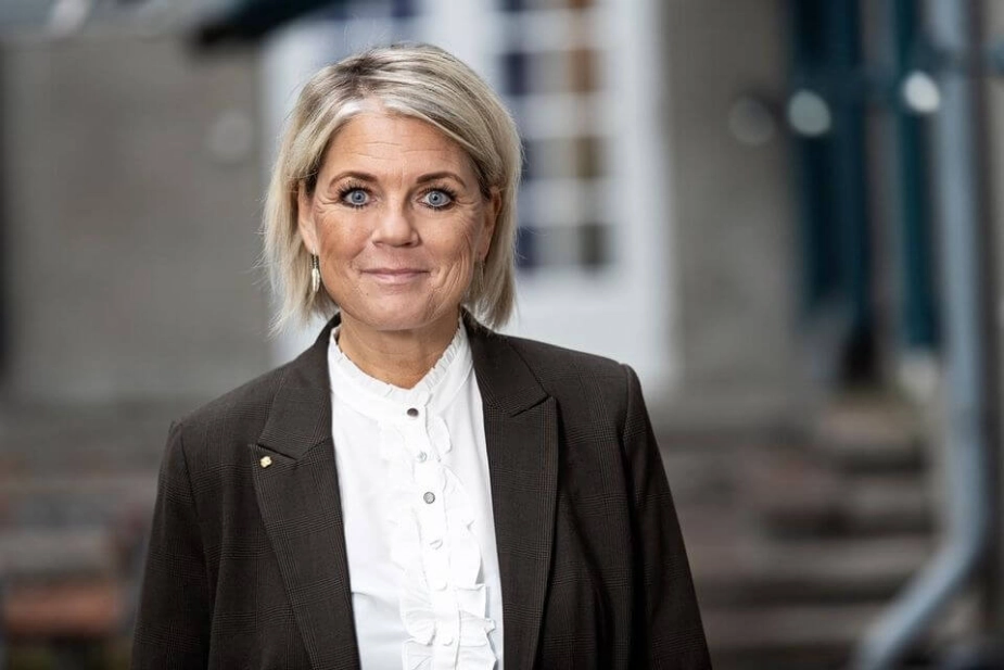 ”Hvis vi skal vende udviklingen, handler det om at forbedre uddannelserne, og give plads til de unge og voksne, der har evnen, viljen og lysten til at gøre en indsats på området," siger Tanja Nielsen, sektorformand for SOSU i FOA.