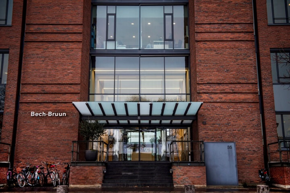 Bech-Bruun har været advokatfirma for Aarhus Kommune i en årrække i årene, men nu er det slut. Borgmester Jacob Bundsgaard har opsagt samarbejdet.
