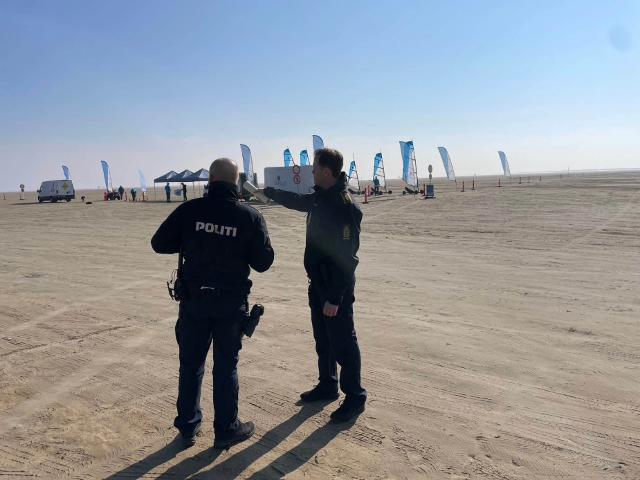 Politiet mødtes forleden med arrangører af strandsurfing for at se på, hvilke sikkerhedsmæssige tiltag, der er nødvendige til et konkret arrangement.
