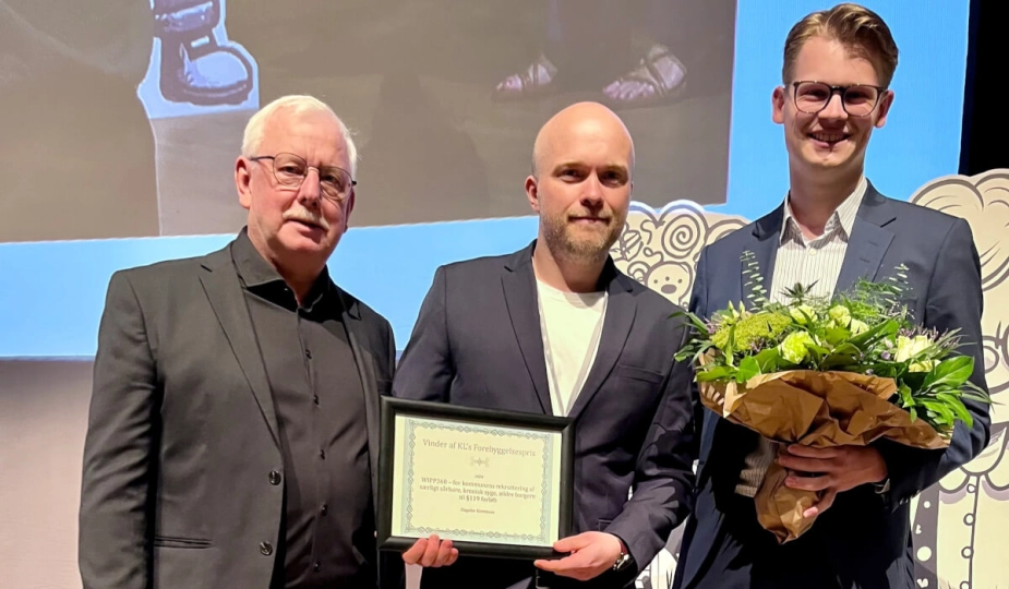 Repræsentanter for Slagelse tager imod KL's forebyggelsespris 2024 i Aalborg.