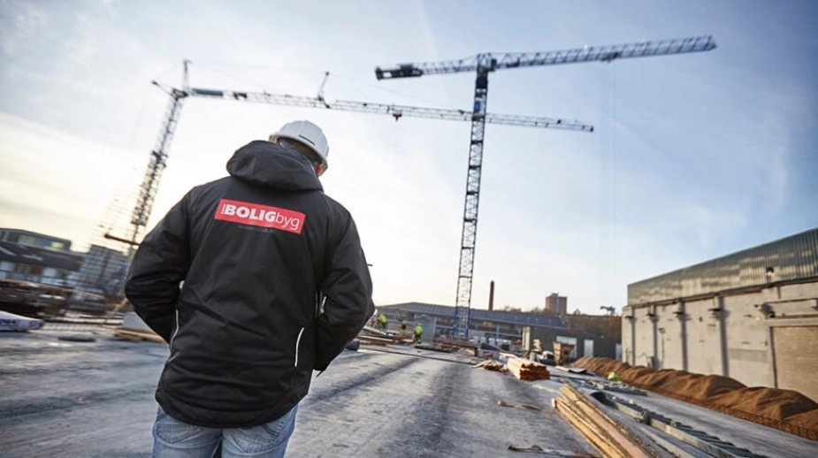 En konkurs hus et stort entreprenørfirma giver grå hår i hovedet på mindst to kommuner, der står foran vigtige projekter.