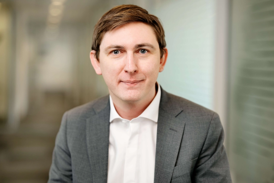 Emil Blücher, borgmester i Solrød og formand for KL’s arbejdsmarkeds- og digitaliseringsudvalg, efterlyser politisk tålmodighed, mens beskæftigelsesreformen implementeres i kommunerne.