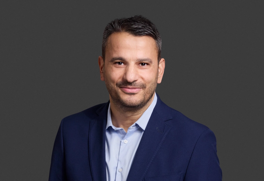 "Når et barn har højt fravær, er der sjældent én enkel forklaring. Det kan handle om trivsel, faglige udfordringer eller forhold i familien," siger Emrah Tuncer (RV), formand for Skole- og Uddannelsesudvalget.