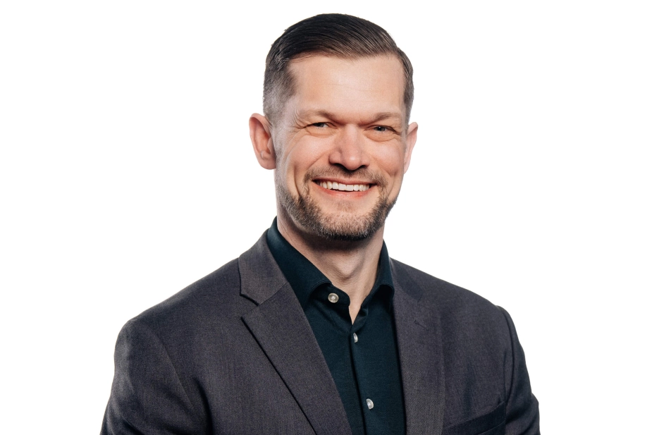 Troels van Dijk, centerchef for Center for Beskæftigelse i Faxe Kommune, advarer om, at de nye sygedagpengeregler kan flytte store udgifter fra pensionsselskaberne til kommunerne. I et nyt notat sår han tvivl om ministeriets beregninger og efterlyser et mere retvisende skøn over kommunernes kommende udgifter.