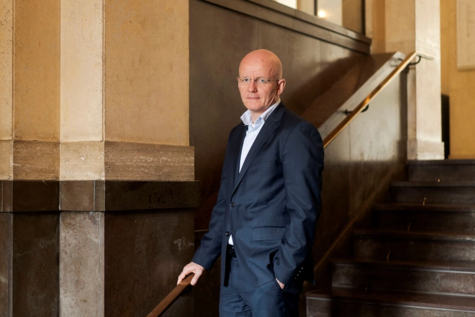 "Når man har brugt flere millioner kroner på rådgivere, må man også kunne regne med, at det er et fornuftigt estimat," siger borgmester Michael Fenger (K) om beregningerne af svømmehalbyggeriet, der ifølge borgmesteren ikke funktionelt har undergået ændringer undervejs.