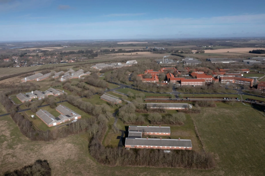 Foulum øst for Viborg har dannet ramme om flere af Aarhus Universitetsforskningsenheder i mange år, bl.a. Nationalt Center for Fødevarer og Jordbrug. Som noget nyt åbnes der som led i udflytningsaftale bacheloruddannelser i den lille by.
