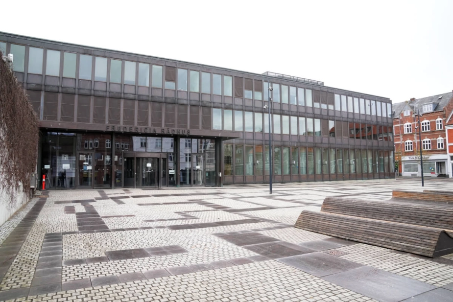 Fredericia Kommune er et af de mest ekstreme eksempler på den manglende sammenhæng mellem udviklingen i kommunernes udgifter til senior- og førtidspension og det socioøkonomiske indeks i den kommunale udligning.