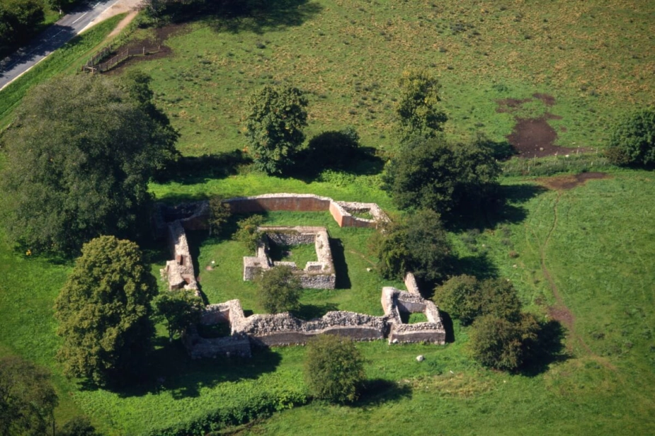 Gurre Slotsruin ved Helsingør er blandt de fortidsminder, der er mærket af den megen regn i 2023.