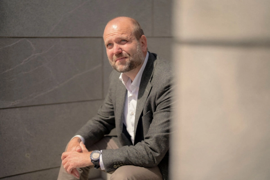 "Hvis de ressourcestærke elever fravælger folkeskolen, får vi med tiden A- og B-skoler," siger Thomas Gyldal Petersen til Momentum om den socialt skæve vækst i elevtallet på landets privat- og friskoler.