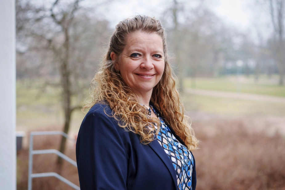 Helle Gade (S), der er næstformand for KL's socialudvalg, tager godt imod den nye veteranaftale, der er indgået efter forhandlinger i Forsvarsministeriet: ”Som samfund er vi forpligtet til at tage ordentlig hånd om dem, der har taget hånd om os og ydet en særlig indsats for vores land," siger hun.