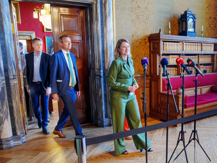 I juni 2023 præsenterede et flertal i København en principaftale, der lagde fundamentet for budget 2024 og 2025. Nu anklager Jakob Næsager (K, i midten) de øvrige partier for at løbe fra aftalens punkter om parkeringspladser.