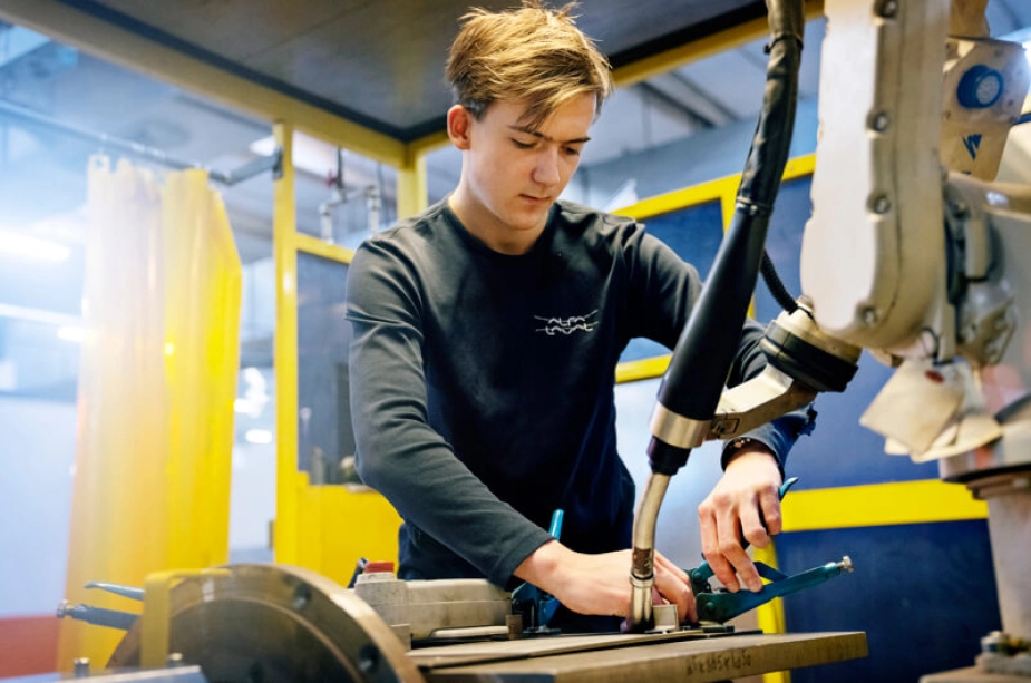 Særligt håndværksfagene er i høj kurs den nye ordning. På sigt skal også detailhandlen og omsorgsfagene med, siger skolechef.