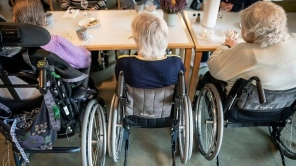 Ministerium uddeler 376 mio. kr. til faste teams i ældreplejen