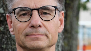 Flere frivillige får adgang til ældres hjem: Professor efterlyser klare retningslinjer