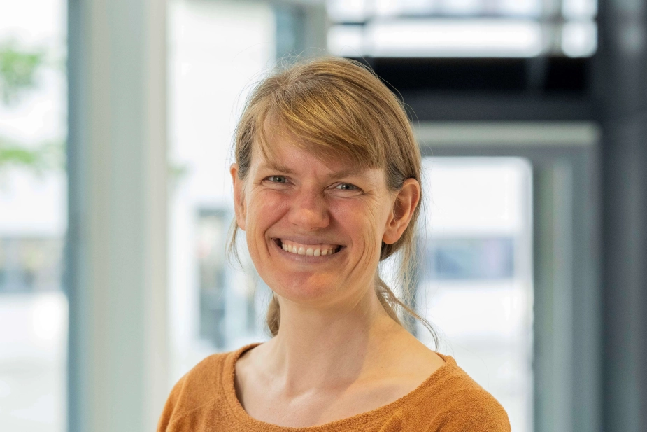 Merete Monrad, Aalborg Universitet, mener, at reformen risikerer at svække indsatsen for de mest udsatte, hvis muligheden for fritagelse bruges som spareøvelse frem for et redskab til at skabe fremdrift.
