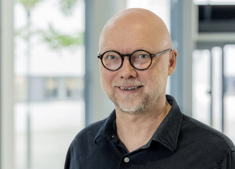 Post doc Mikkel Bo Madsen fra Center for Udvikling af Borgerinddragende Beskæftigelsesindsatser (CUBB) mener, at virksomhederne bliver glemt i debatten om løntimer som en løsning for kontanthjælpsmodtagere.
