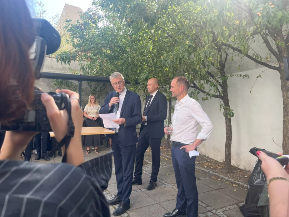 Jacob Jensen, Magnus Heunicke og Jeppe Bruus til ministeroverdragelse.