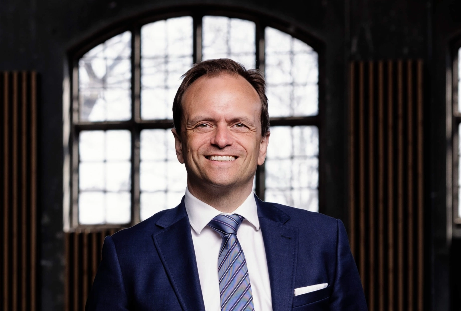 "Vi ligner mere et bryggeri eller en kemisk fabrik, hvor man med en enkel opskrift kan skabe biogas eller brændstof," siger direktør i Green2x, Mikkel Kiil.