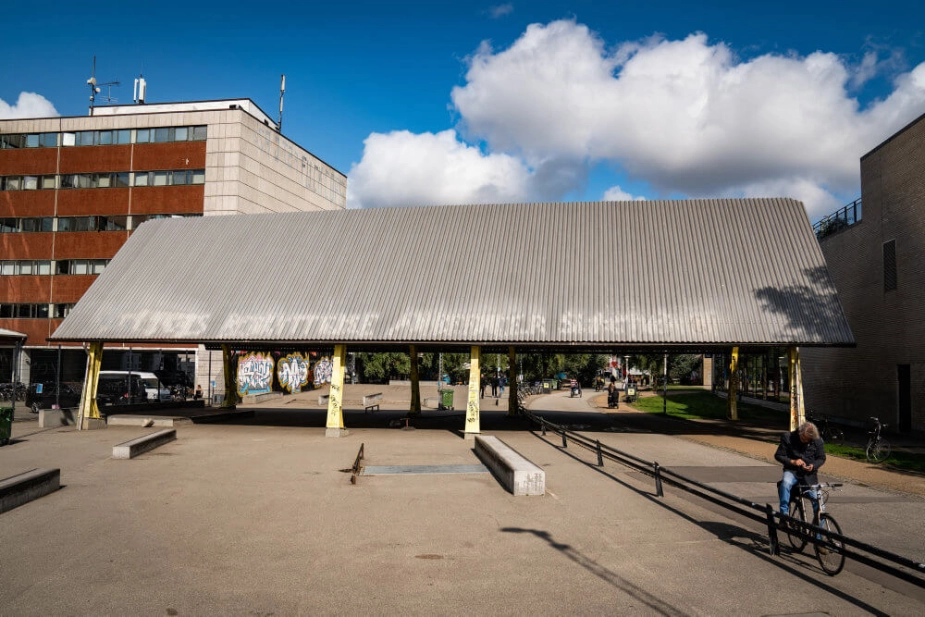 Pladsen, som kan ende som 'Palæstinas Plads', ligger mellem Nørrebrogade, Esromgade og Hillerødgade på Nørrebro.