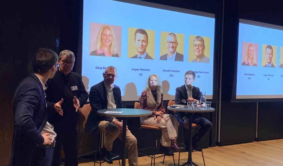 Søren Egge Rasmussen (EL), Henrik Frandsen (M), Dina Raabjerg (K) og Jesper Petersen (S) var inviteret til debat om ejerrepræsentation i forsyningsselskaberne af Tænketanken Brundtland fredag.