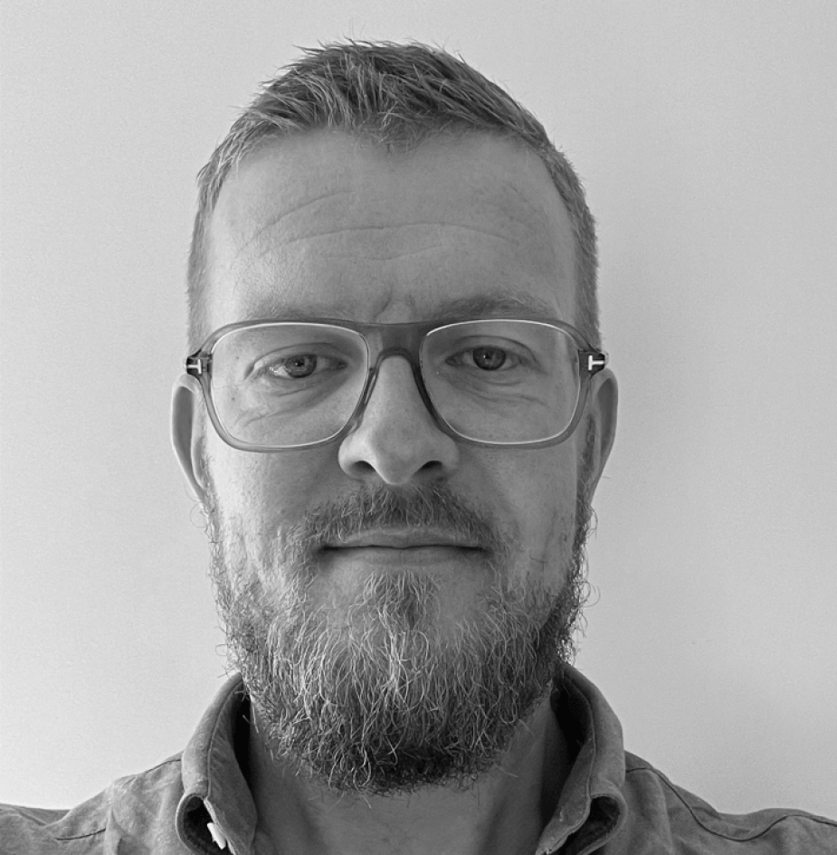 John René Keller Lauritzen er uddannet cand.scient.pol. fra Aarhus Universitet og har siden 2019 været sekretariatschef for Social og Sundhed i Favrskov Kommune