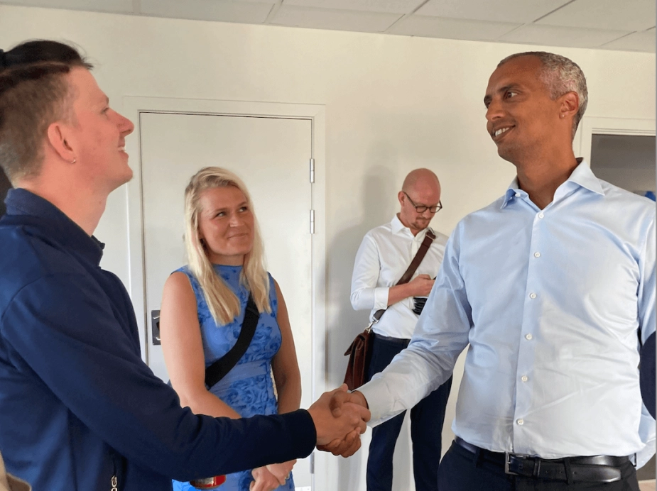 Børne- og undervisningsminister Mattias Tesfaye besøgte for en uge siden Ishøj for at blive klogere på kommunens gode erfaringer med indsatsen Klar til start.