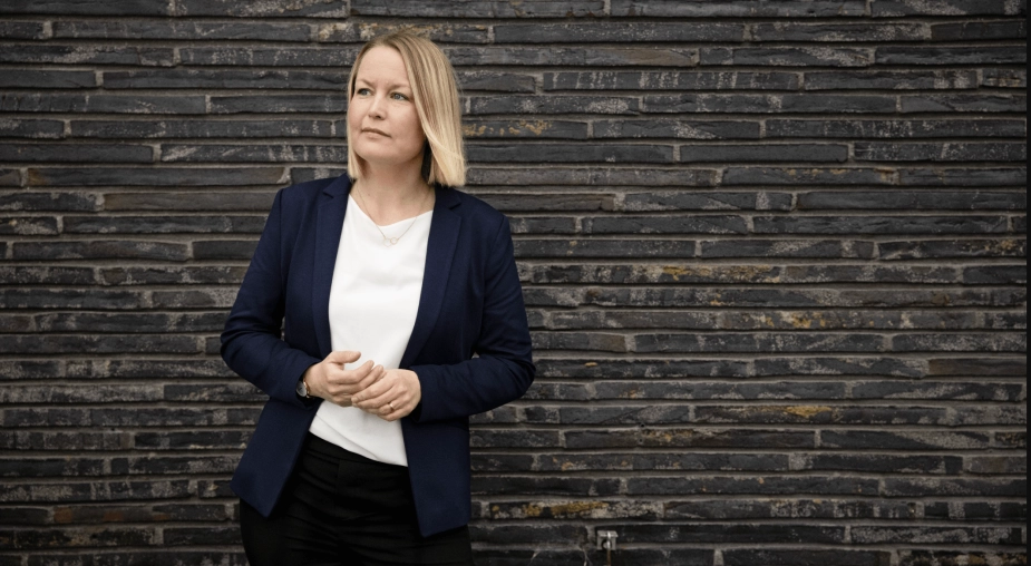 Signe Færch, forkvinde for Dansk Socialrådgiverforening, mener ikke, at beskæftigelsesminister Ane Halsboe-Jørgensen (S) kan nøjes med at undtage adopterede for reglerne om arbejdspligt og særlig lav kontanthjælp.
