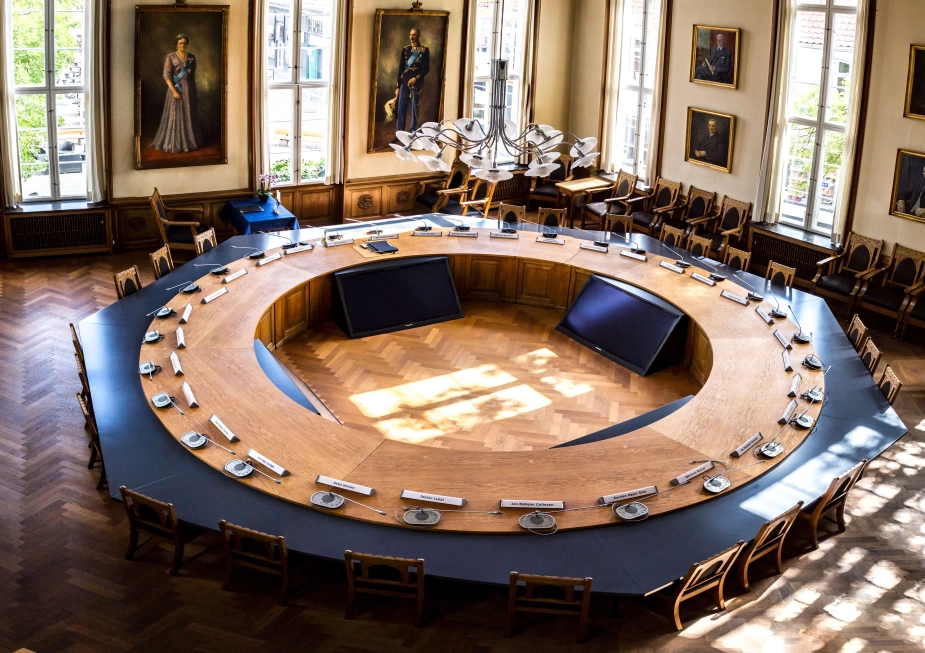 I Sønderborg Kommune er der akkurat færre end 80.000 borger, så her får politikerne i byrådssalen 112.202,86 kroner årligt for deres arbejde.