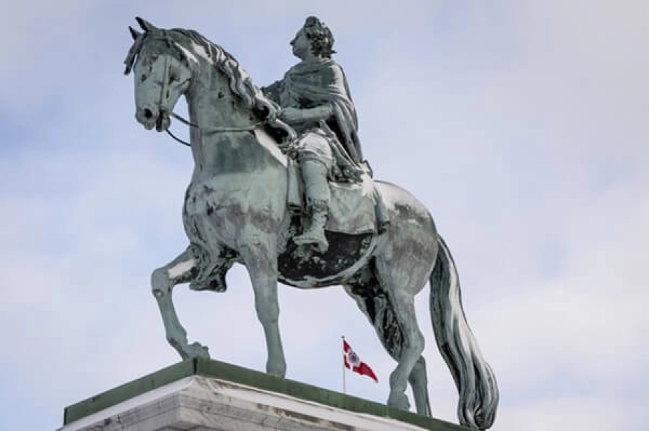 I hovedstaden er der større sandsynlighed for at se en hest eller et fabeldyr støbt i bronze end en kvinde. (Arkivfoto).