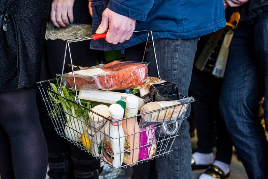 Organisationen Stop Spild Lokalt har sat gebyr på den hidtidige gratis overskudsmad. Det har fået Socialudvalget i Næstved til at reagere.