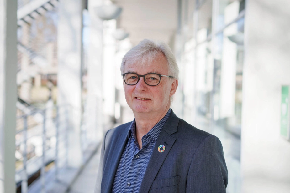 Tonni Hansen - SF's repræsentant i KL's formandskab - ville gerne være taget med på råd, inden KL's formand og næstformand kritiserede regeringen i sagen om afskaffelse af selvbudgettering.