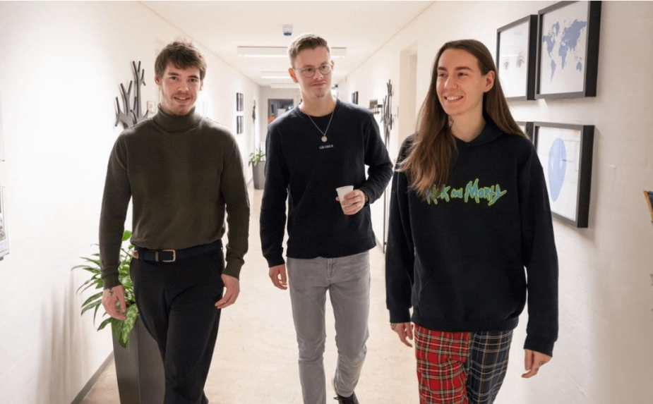 Unge fra Esbjerg, Holbæk, Køge og Roskilde får ny mulighed for at komme godt igennem uddannelseslivet og finde beskæftigelse. Gennem Ungebudgetter kan de unge i tæt dialog med en sagsbehandler i højere grad forme deres beskæftigelsesindsats ud fra individuelle ønsker og behov.