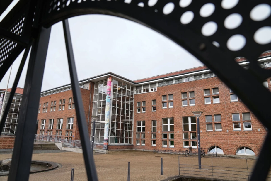 Når først de traditionelle dukse i Vejle begynder at se stort på service- og anlægsrammen, så er der en risiko for, at disciplinen blandt kommunerne kommer i frit fald, skriver chefredaktør Arne Ullum i denne kommentar.