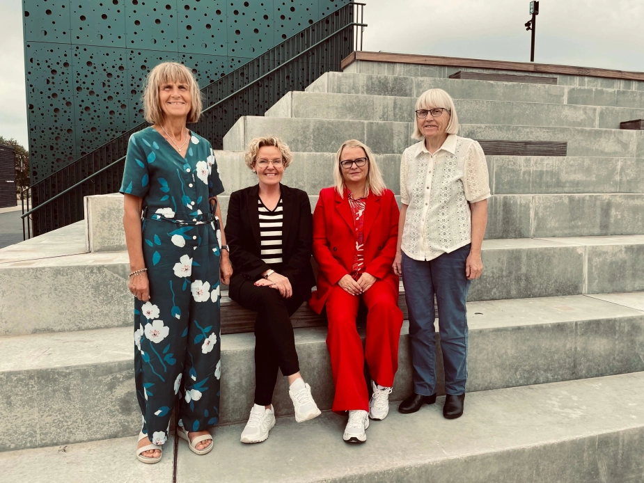 Billedet er af byrådets nuværende medlemmer af Velfærddemokraterne, som alle forlod Socialdemokratiet i juni 2024: Birgith Langballe, Mette Nielsen, Marianne Aaris Andersen og Birthe Harritz.