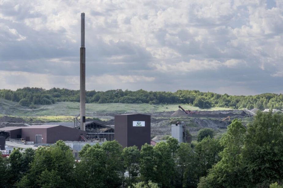 Randers Kommune har siden midten af december kæmpet med konsekvenserne af et kæmpemæssigt jordskred ved jordbehandlingsvirksomheden Nordic Waste syd for Randers.
