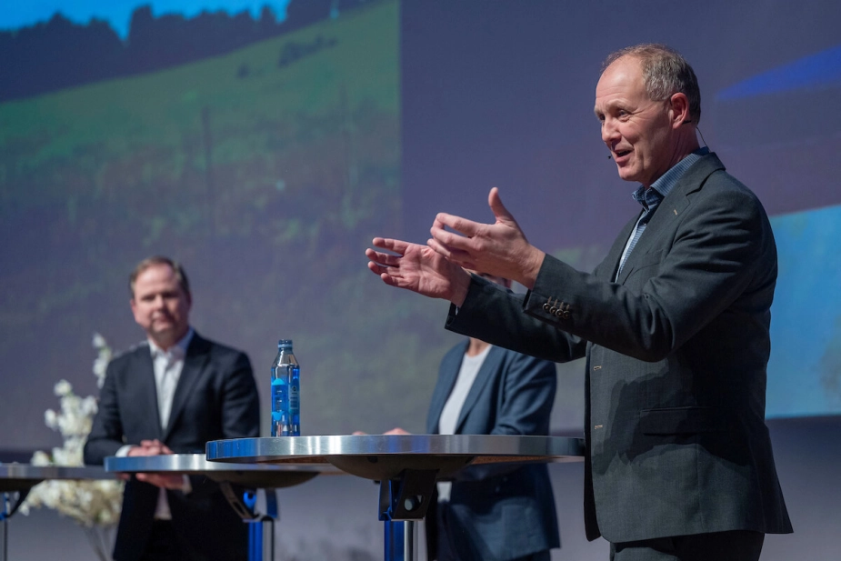 Der blev i foyeren på årets KØF talt om, hvorvidt den ellers normalt skarpe KL-formand Martin Damm havde en dårlig dag, da han på årets debat med finansminister Nicolai Wammen var påfaldende passiv i sin kritik af regeringens manglende ageren på blandt andet det specialiserede socialområde. Men en række forhold peger istedet på den gamle sandhed om, at KL normalt holder lav profil, når forhandlingerne med regeringen går den helt rigtige vej, skriver chefredaktør Arne Ullum i denne analyse.