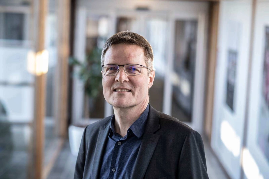 Næste skridt er, at vi skal lave en mere konkret implementeringsplan, hvor vi skal finde ud af, hvordan vores gode folk, der arbejder både i myndighedsfunktionen og ude i tilbuddene, skal samarbejde anderledes og mere aktivt," siger direktør Jan Christensen.