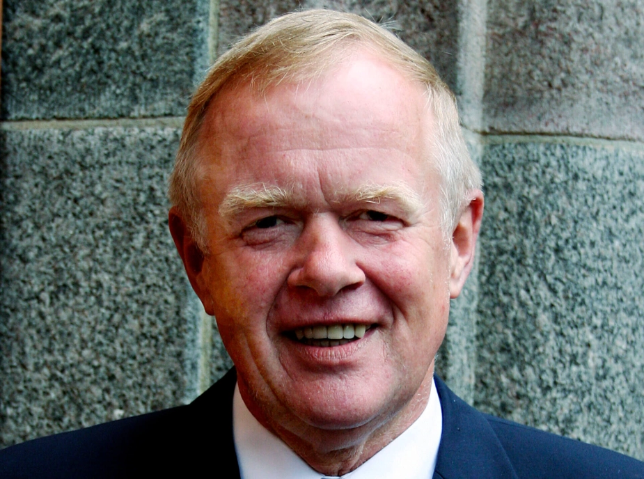 Knud Larsen.