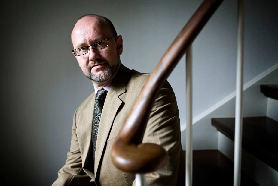 Professor i offentlig ret Bent Ole Gram Mortensen understreger, at han ville være meget varsom med, hvilke bestyrelsesposter han sgade ja til.