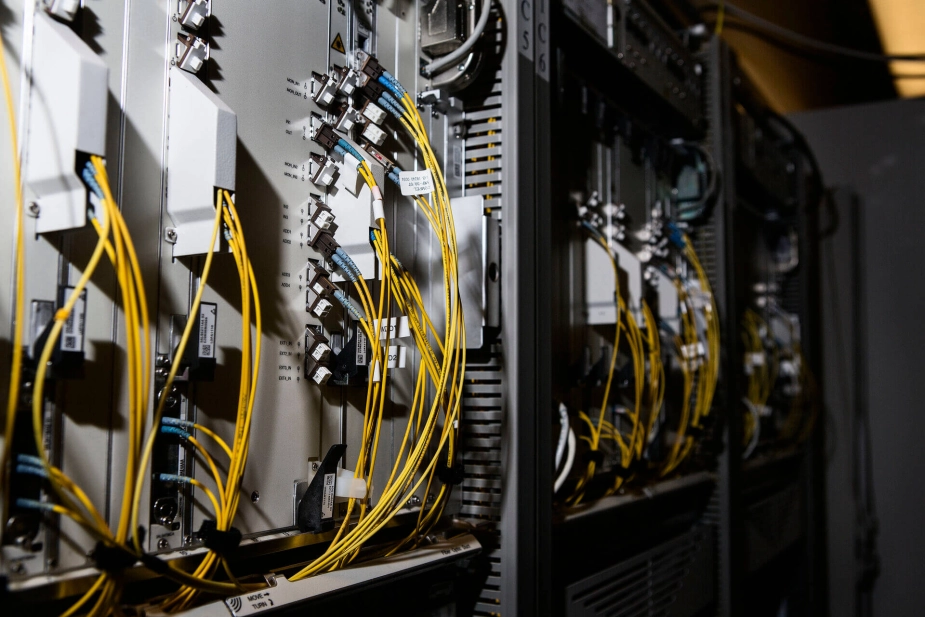 "Den nye vurdering af cybertruslen mod Danmark viser med al tydelighed, at der er et stort behov for, at vi styrker cybersikkerheden i Danmark," siger Torsten Schack Pedersen, minister for samfundssikkerhed og beredskab, i en pressemeddelelse.